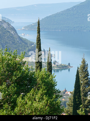 Bucht von Kotor Sommer Neblige Sicht (Montenegro) Stockfoto