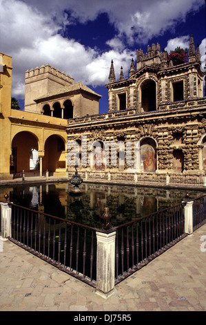 Innenhof des maurischen Alcazar von Sevilla "Reales Alcazares de Sevilla" oder "Royal Alcazars" in Sevilla Andalusien Spanien Stockfoto