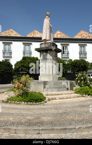 Statue von Francisco Gomes do Avelar (1739-1812). Bischof der Algarve am Largo da SE Domhof in der Stadt Faro an der Algarve, der südlichsten Region Portugals Stockfoto