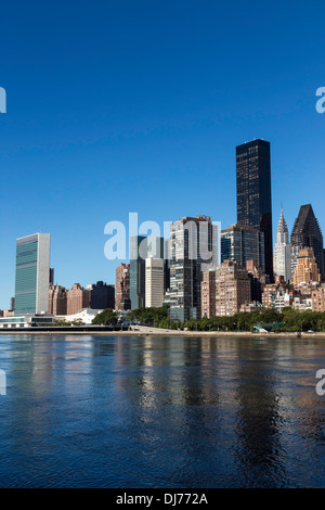 Skyline von Midtown Manhattan und dem East River, New York City, USA Stockfoto