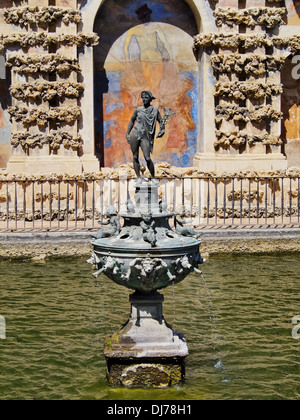 Gärten in Reales Alcazares in Sevilla - Residenz entwickelte sich aus einem ehemaligen maurischen Palast in Andalusien, Spanien Stockfoto