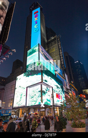 Times Square bei Nacht, NYC 2013 Stockfoto