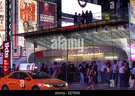 TKTS Discount Broadway Tickets, Duffy Square, Times Square, NYC 2013 Stockfoto