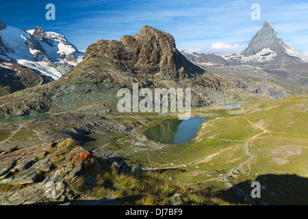 Panorama in Schweizer Alpen mit Rifelsee und Matterhorn, Schweiz Stockfoto