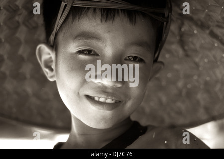 Junge in Xang Hai Dorf, in der Nähe von Luang Prabang, Laos Stockfoto