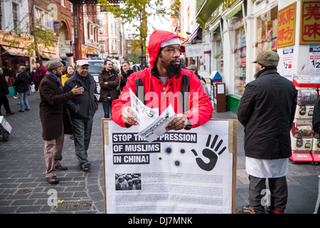 Radikal-islamistischen Ricardo McFarlane verbindet andere Islamisten in Londons Chinatown protestieren. Stockfoto