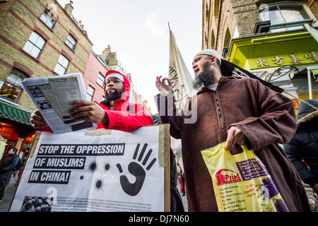 Radikal-islamistischen Ricardo McFarlane verbindet andere Islamisten in Londons Chinatown protestieren. Stockfoto