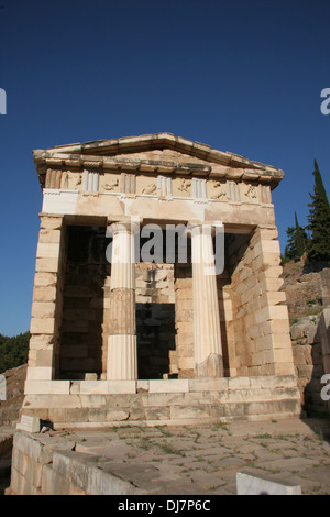 Griechenland. Delphi. Das Athener Finanzministerium. Dorischen Stil. 490 V. CHR.. Stockfoto