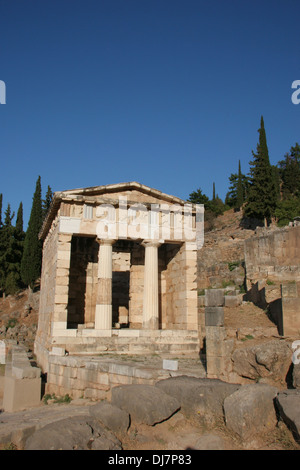 Griechenland. Delphi. Das Athener Finanzministerium. Dorischen Stil. 490 V. CHR.. Stockfoto