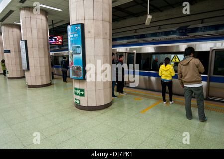 Yonghegong Lama Tempel Peking u-Bahnstation (Linie 2 und Linie 5) in Chaoyang District, Beijing, China Stockfoto