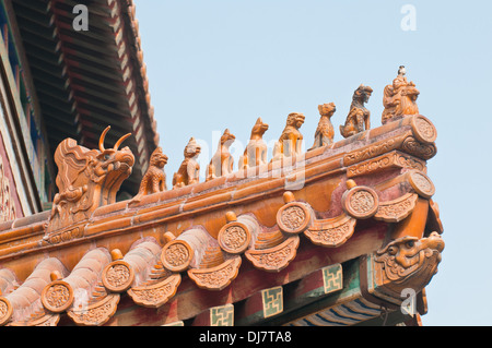 Dachdetails in Yonghe-Tempel, auch bekannt als Yonghe Lamasery oder einfach Lama-Tempel in Peking, China