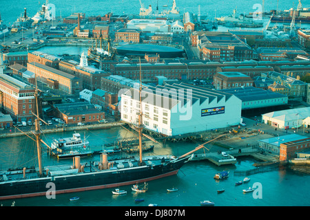 HMS Warrior, HMS Victory und der Mary Rose Museum im Luftbild über den historischen Portsmouth dockyard Stockfoto