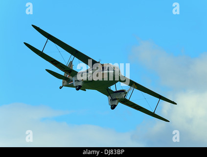 Schottische Airways 1930er Jahre de Havilland Dragon Rapide Doppeldecker fliegen in Duxford Airshow. UK-2013 Stockfoto