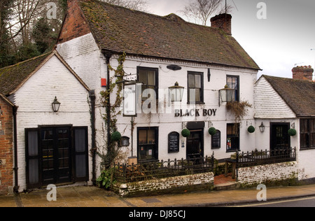 Trinker am blackboy Inn, Winchester, Hampshire, uk, Kunden zeigen, einschließlich der Frauen, Bier trinken. Stockfoto