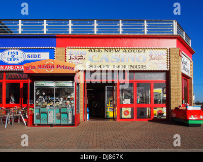 Vergnügungen und Arkaden auf Clarence Pier Festplatz in Southsea, Portsmouth. Stockfoto