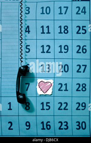 Kalender-Seite mit einem Detail der Valentinstag, Telefonhörer, Konzept Stockfoto