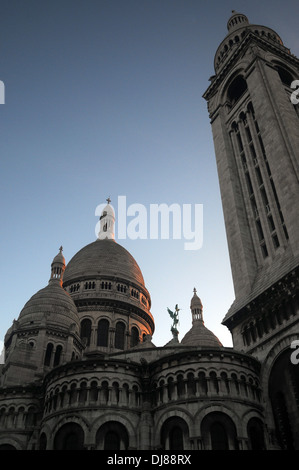 Am späten Nachmittag Licht auf die Kuppeln der Basilika Sacre Coeur, Montmartre, Paris, Frankreich Stockfoto