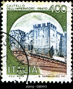 Italien - CIRCA 1980: Eine Briefmarke gedruckt in Italien zeigt Schloss Imperatore Prato, Florenz, ca. 1980 Stockfoto