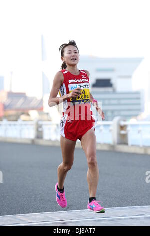 Yokohama, Kanagawa, Japan. 17. November 2013. ERI Okubo (JPN) Marathon: Eri Okubo Japans endet Neunter in der 5. Yokohama Frauen Marathon in Yokohama, Kanagawa, Japan. © Hitoshi Mochizuki/AFLO/Alamy Live-Nachrichten Stockfoto