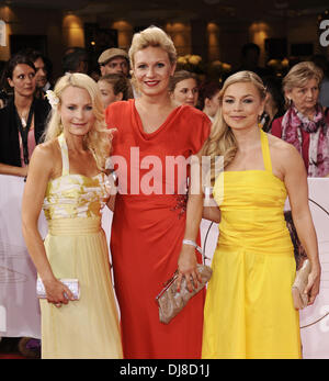 Sonja Kiefer, Magdalena Brzeska, Regina Halmich bei den Diva Award 2012 im Hotel Bayerischer Hof. München, Deutschland - 26.06.2012 Stockfoto