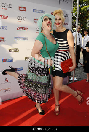 Veronica von Quast und Christine Zierl auf "Tele 5 Director Cut" roten Teppich Ankünfte am Praterinsel. München, Deutschland - 30.06.2012 Stockfoto