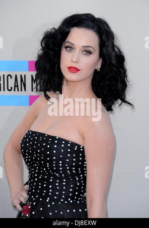 Katy Perry im Ankunftsbereich für 2013 AMERICAN MUSIC AWARDS (AMAs) - Ankünfte, Nokia Theatre L.A. Live, Los Angeles, CA 24. November 2013. Foto von: Elizabeth Goodenough/Everett Collection Stockfoto