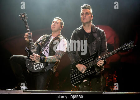 Assago Mailand Italien. 23. November 2013. Die US-amerikanische Rock-Band AVENGED SEVENFOLD im Mediolanum Forum Credit tritt: Rodolfo weitertransferiert/Alamy Live News Stockfoto