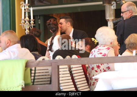 Anna Maria Lagerblom und Bushido feiern Sie ihre Hochzeit in Fischerhütte Restaurant in Zehlendorf. Berlin, Deutschland - 23.05.2012 Stockfoto