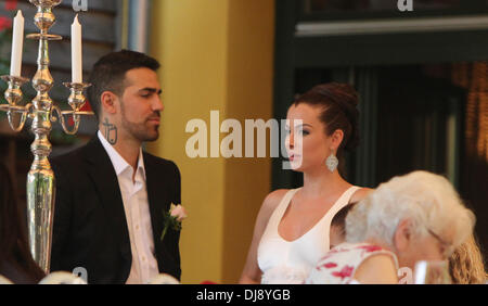 Anna Maria Lagerblom und Bushido feiern Sie ihre Hochzeit in Fischerhütte Restaurant in Zehlendorf. Berlin, Deutschland - 23.05.2012 Stockfoto