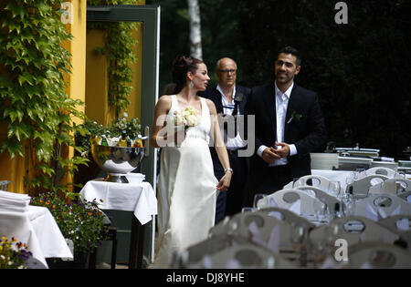 Anna Maria Lagerblom und Bushido feiern Sie ihre Hochzeit in Fischerhütte Restaurant in Zehlendorf. Berlin, Deutschland - 23.05.2012 Stockfoto
