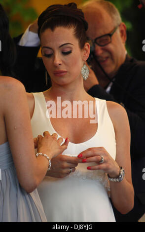 Anna Maria Lagerblom und Bushido feiern Sie ihre Hochzeit in Fischerhütte Restaurant in Zehlendorf. Berlin, Deutschland - 23.05.2012 Stockfoto