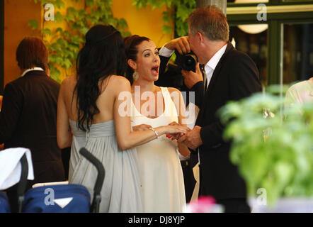 Anna Maria Lagerblom und Bushido feiern Sie ihre Hochzeit in Fischerhütte Restaurant in Zehlendorf. Berlin, Deutschland - 23.05.2012 Stockfoto