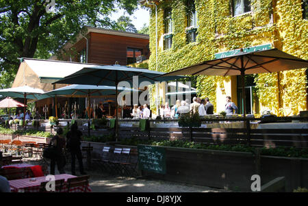 Anna Maria Lagerblom und Bushido feiern Sie ihre Hochzeit in Fischerhütte Restaurant in Zehlendorf. Berlin, Deutschland - 23.05.2012 Stockfoto