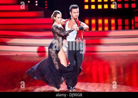 Mandy Capristo und Stefano Terrazzino auf das große Finale der deutschen RTL TV show "Let ´s Dance" im Coloneum TV-Studios. Köln, Deutschland - 23.05.2012 Stockfoto