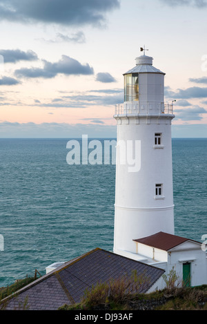 Der Leuchtturm am Trevose Head in der Nähe von Padstow auf der Nordküste von Cornwall Stockfoto