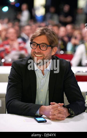 Dortmund, Deutschland. 25. November 2013. Borussia Dortmund Trainer Juergen Klopp besucht die Hauptversammlung der Borussia Dortmund in Dortmund, Deutschland, 25. November 2013. Foto: BERND THISSEN/Dpa/Alamy Live-Nachrichten Stockfoto