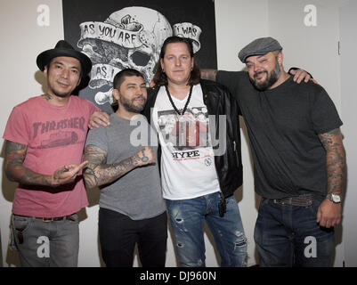 Yojiro Harada, Martin Siedler, Darren Brass, James Hamilton bei der Eröffnung von Wildcat piercing & Tattoo Studio. Hamburg, Deutschland - 11.06.2012 Stockfoto