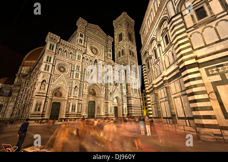 Kathedrale von Florenz, Dom Santa Maria del Fiore mit Brunelleschi die Kuppel, UNESCO-Weltkulturerbe an Nacht Florenz, Italien Stockfoto