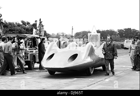 Donald Campbell mit seinem Bluebird LSAR Auto drauf ist Pressetag. Montag Mitgliederversammlung, Goodwood, England 19. März 1960. Stockfoto