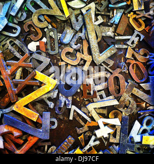 Stapel von Briefen durcheinander Stockfoto