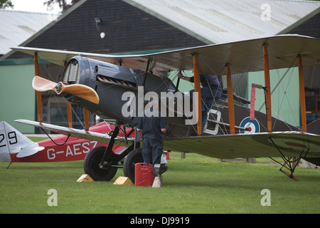 SE5A WW1 Doppeldecker bei einer Shuttleworth Collection Air in Old Warden Flugplatz Bedfordshire anzeigen Stockfoto