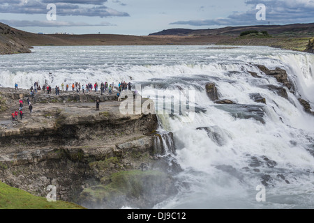 Gullfoss Wasserfall ist (Golden fällt) eines der beliebtesten Touristenattraktionen in Island. Stockfoto