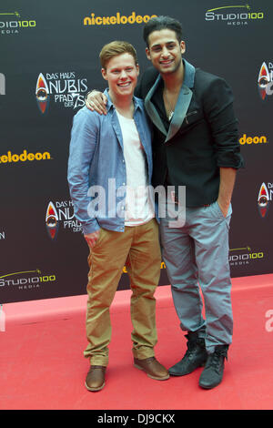 Daniel Wilken, Karim Guenes bei der deutschen premiere von "Das Haus Anubis – Biodiesel der 7 Suenden" im Kino in der Kulturbrauerei-Kino. Berlin, Deutschland - 15.04.2012 Stockfoto