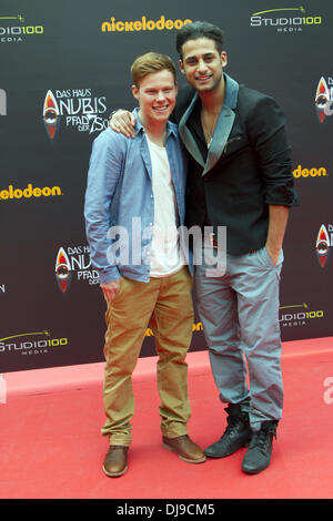 Daniel Wilken, Karim Guenes bei der deutschen premiere von "Das Haus Anubis – Biodiesel der 7 Suenden" im Kino in der Kulturbrauerei-Kino. Berlin, Deutschland - 15.04.2012 Stockfoto