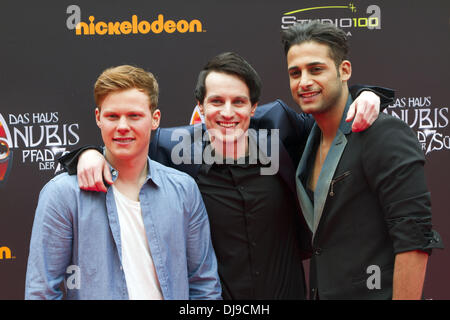 Daniel Wilken, Marc Dimitru, Karim Guenes bei der deutschen premiere von "Das Haus Anubis – Biodiesel der 7 Suenden" im Kino in der Kulturbrauerei-Kino. Berlin, Deutschland - 15.04.2012 Stockfoto