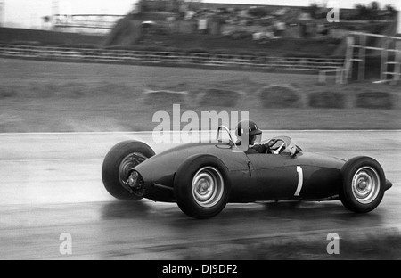 Graham Hill in einem BRM P57 beendete 3. XVI BARC Aintree 200. England 22. April 1961. Stockfoto