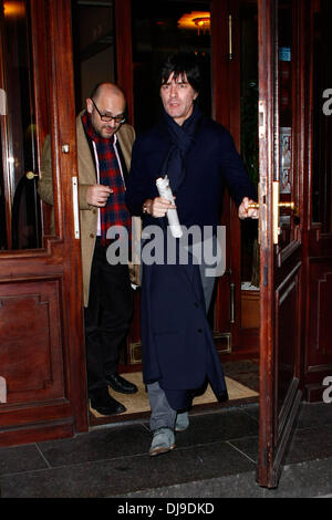 Jogi Loew verlassen Borchardt Restaurant. Berlin, Deutschland - 18.04.2012 Stockfoto