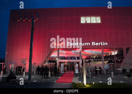 Atmosphäre bei Eröffnung des Audi Zentrum Berlin-Adlershof. Berlin, Deutschland - 18.04.2012 Stockfoto