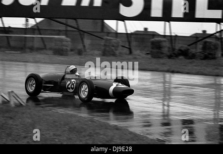 Stirling Moss in einem Lotus-Climax 18-21 beim britischen Grand Prix, Aintree, England 15. Juli 1961. Stockfoto