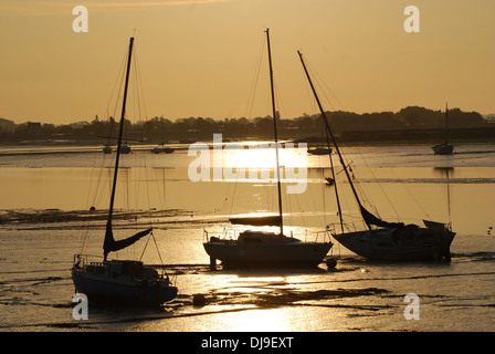 3 Yachten an einen Sonnenaufgang über den Fluss Blackwater bei Heybridge Stockfoto